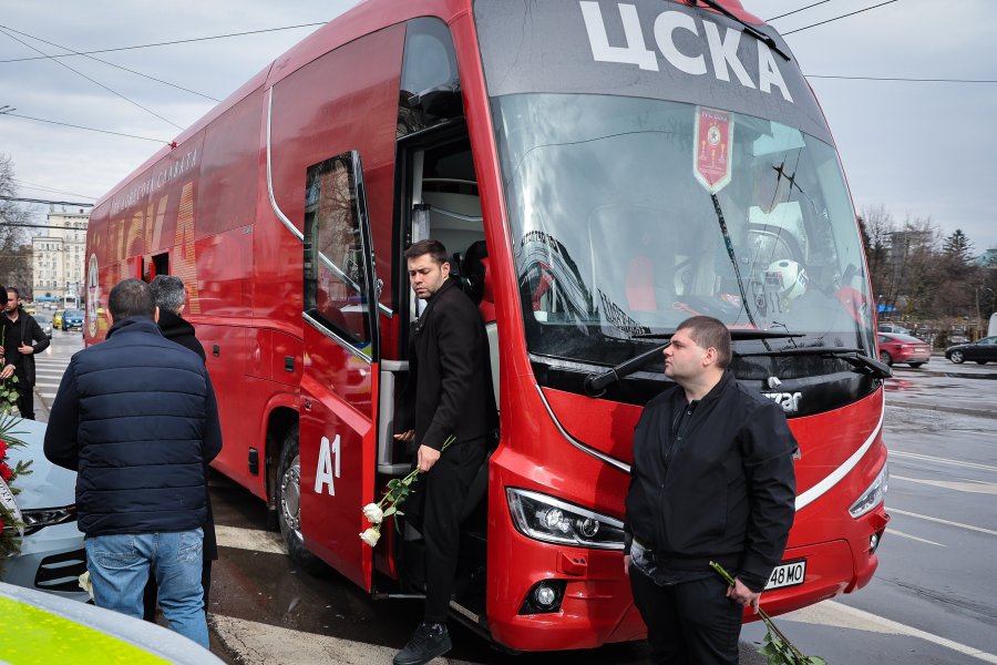 Поклонение на Георги Велинов1