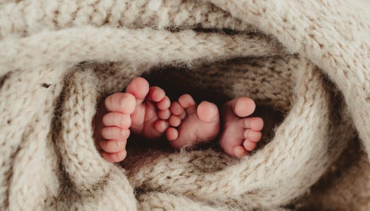 близнаци - Щастлива развръзка: Намериха общ приемен дом за 9-месечни близнаци, живеели в столична болница