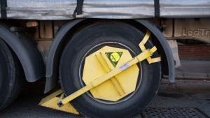 скоба на камион