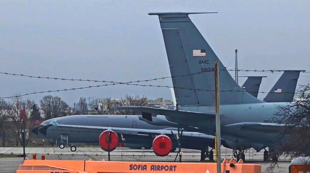 Властта обясни за американските военни самолети в България (СНИМКИ)