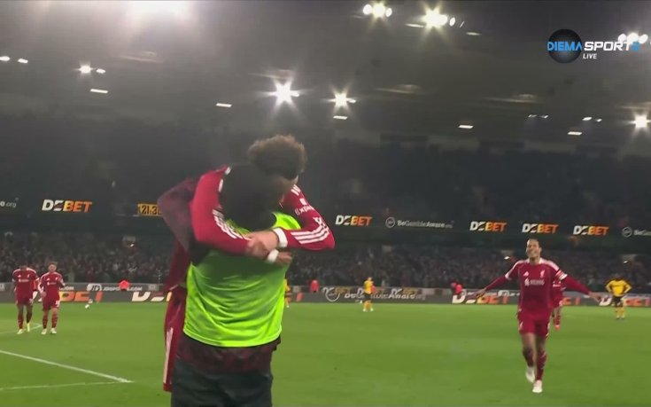 Къртис Джоунс направи резултата класически срещу Уулвс (видео)