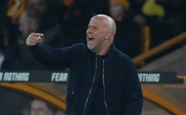 Бивш халф на Ливърпул: Слот трябва да спечели трофей, за да запази поста си