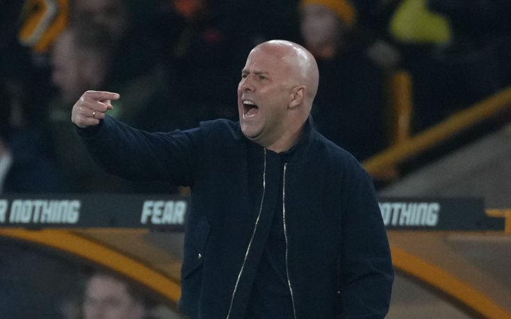 Бивш халф на Ливърпул: Слот трябва да спечели трофей, за да запази поста си