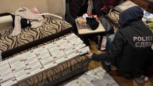 Задържаха двама мъже в София за разпространение на електронни цигари