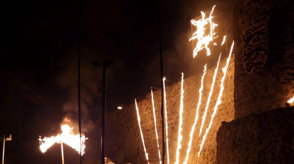 С огнен спектакъл в Ямбол беше пресъздадена отбраната на средновековната крепост „Дъбилин“ (СНИМКИ)