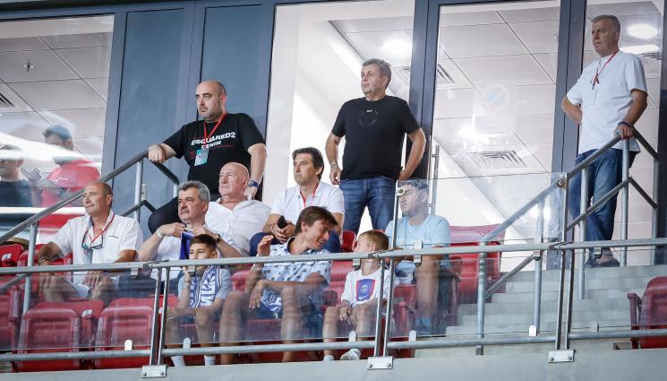 Футбол - Емил Велев взриви мрежата със снимка от магазина на ЦСКА