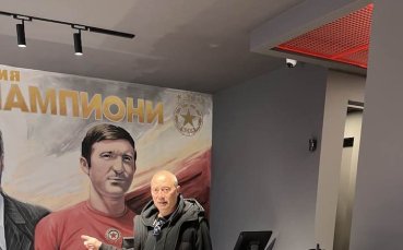Не е за вярване - Емил Велев отиде в новия фен магазин на ЦСКА