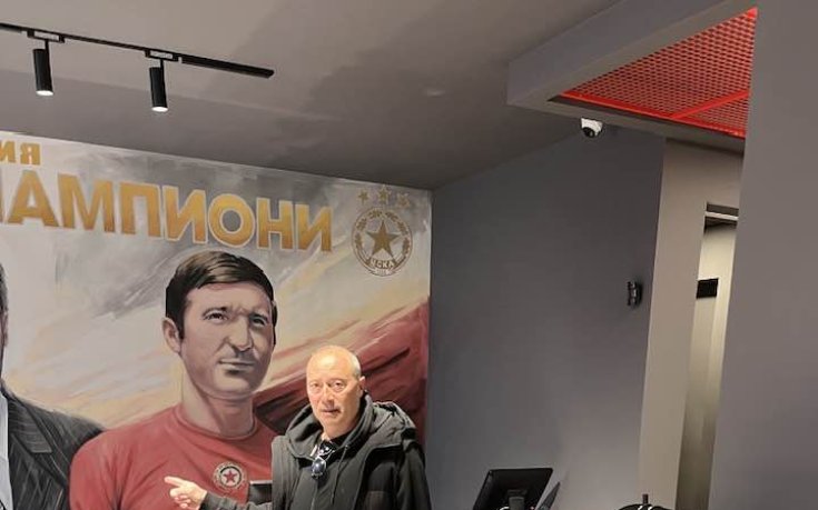 Не е за вярване - Емил Велев отиде в новия фен магазин на ЦСКА