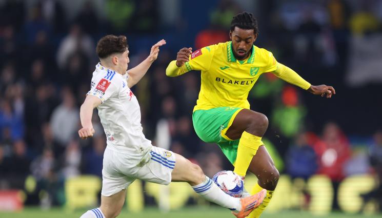 Футбол - Илия Груев си спести як бой над Хосе Кордоба