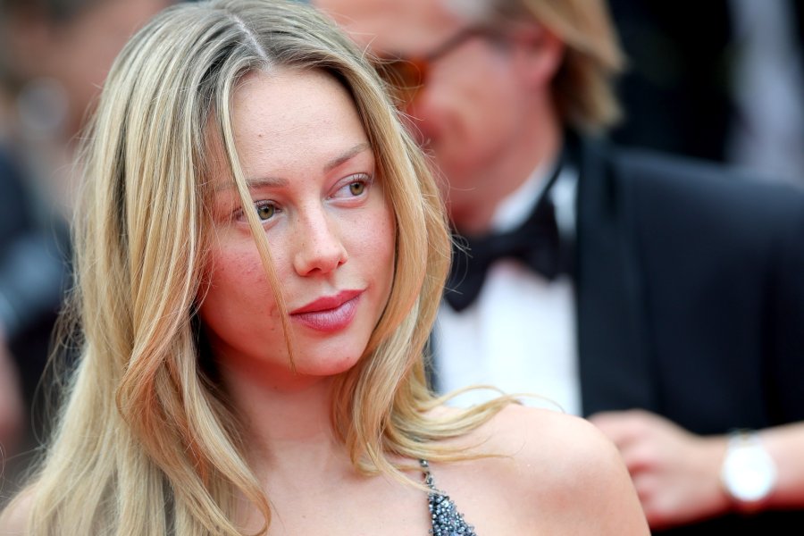 Естер Еспосито1