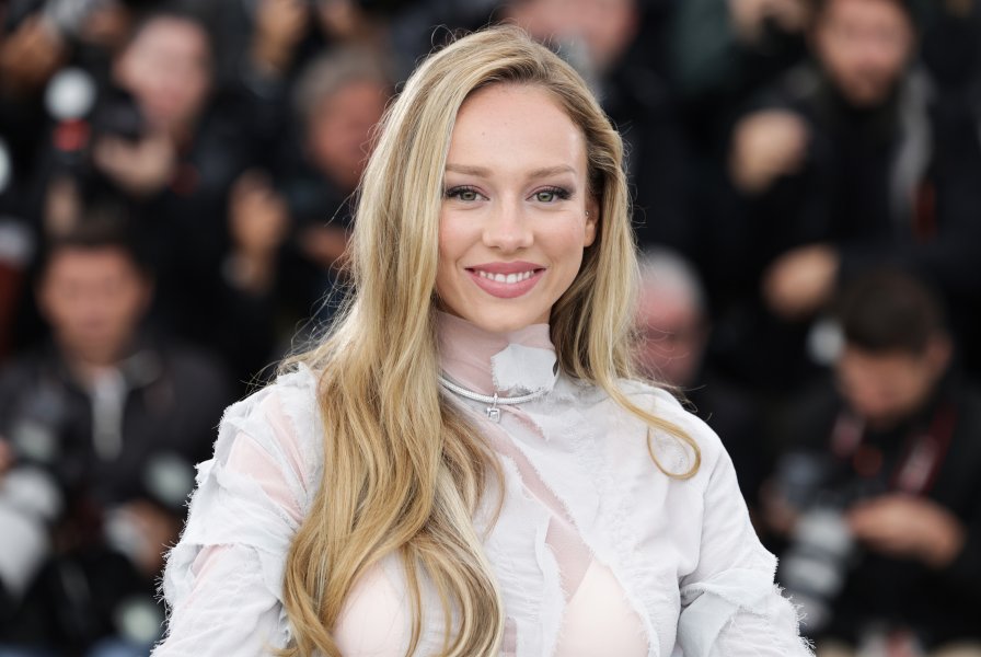 Естер Еспосито1