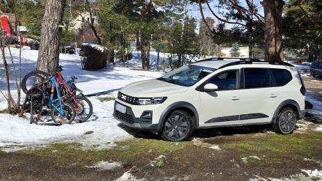 Dacia Jogger Hybrid 155 ни показва, че електрификацията може да е достъпна (тест драйв)