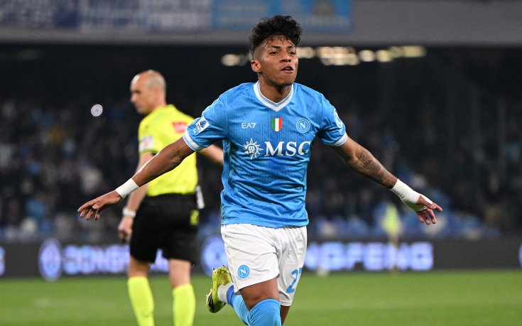 Наполи откупува бразилец