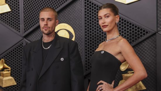 Justin Bieber хвърли бутилка вода по папараци след вечеря със съпругата си