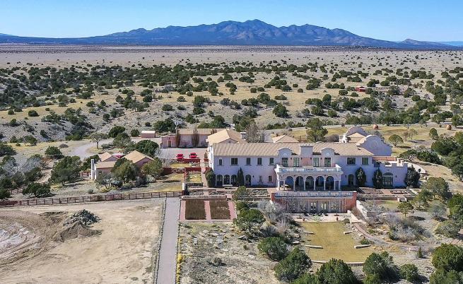 Ще проговорят ли хълмовете? Търсят телата на две момичета в ранчото на ужасите на Епстийн