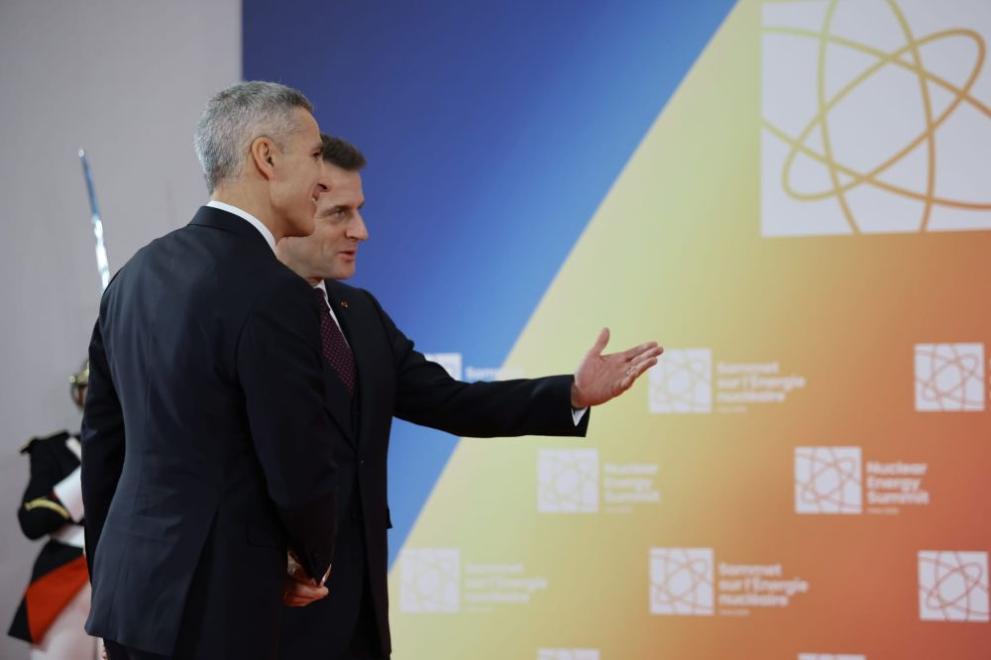 Макрон Гюров