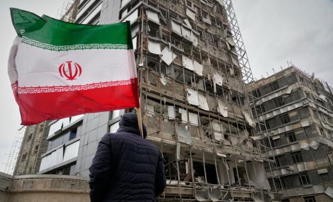 Месец война в цифри: Хиляди жертви, милиарди загуби и светът на ръба на петролен шок