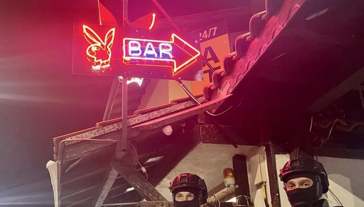 стриптийз - УДАР! РАЗБИХА СЕКСИМПЕРИЯТА НА ФЛОРИНАТА!