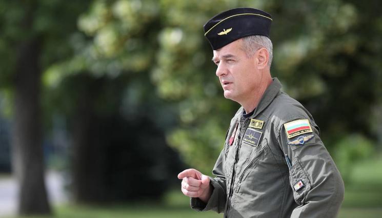 Николай Русев - КРИЗА ВЪВ ВВС? Командир Николай Русев скочи на „военните експерти“!