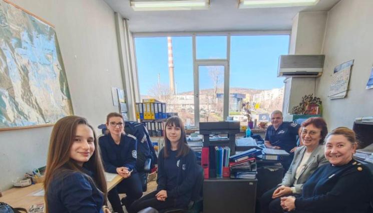 х - „Децата от рая“: Гимназисти разработват интерактивна карта на катастрофите с деца