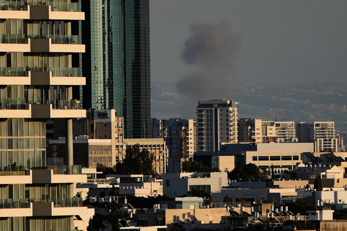 Нова вълна масирани удари на Иран в Близкия изток