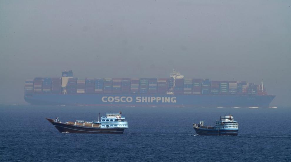 Снаряд порази контейнеровоз в Ормузкия проток