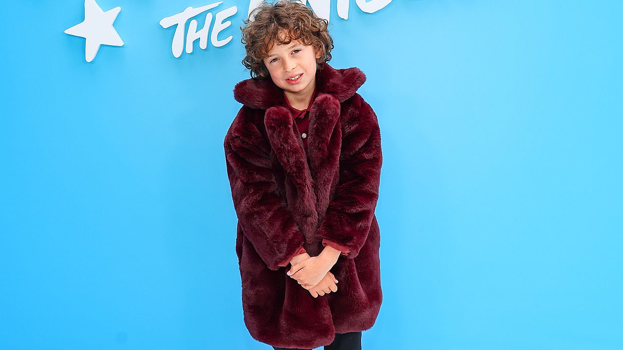 Златно сърце и шевна машина: Малкият Макс превзе Париж с рокли от парашути