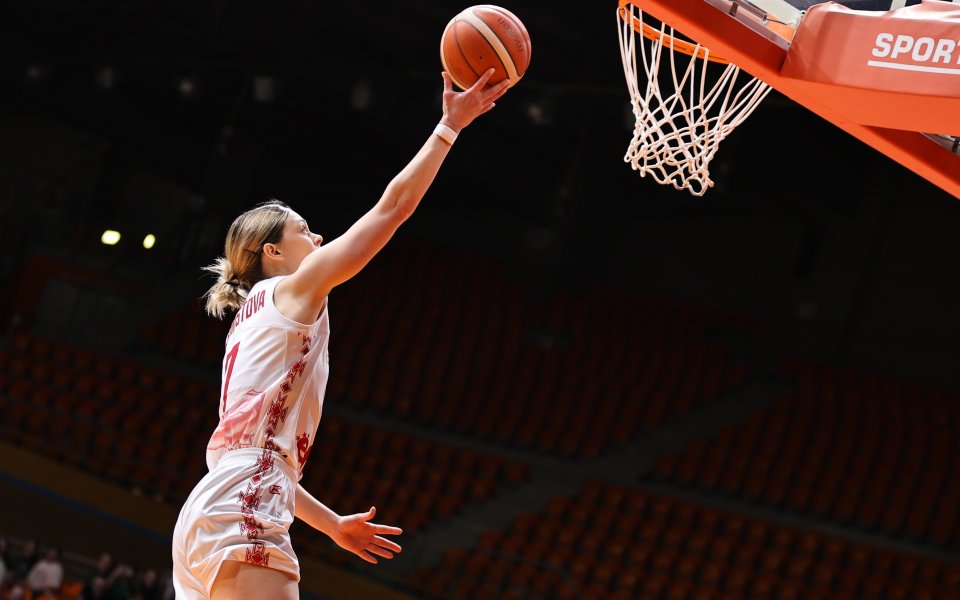 Националките по баскетбол размазаха Азербайджан с 80 точки разлика