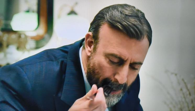 Падението на краля - В кухнята на „Падението на краля“: Фасулът плакия на Хандан отвори апетит на Кенан Баран!