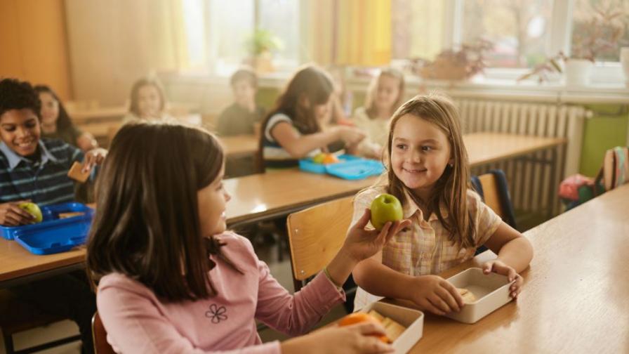 Започва изплащането на втората част от социалната помощ за ученици