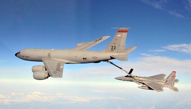 самолет цистерна - ТЕЖЪК УДАР: САЩ загубиха военен самолет с петима души на борда!