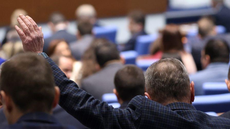 Приеха на първо четене промените в удължитения закон за бюджета