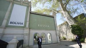 Завръщането на Русия на Венецианското биенале превърна изкуството в политика