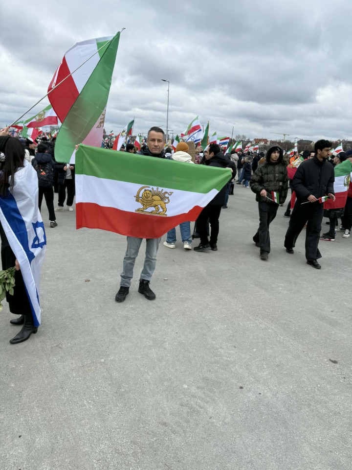 Мехди в Мюнхен на митинга в подкрепа на сина на шаха