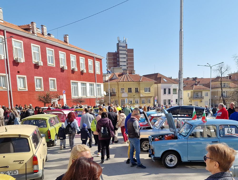 „Трабант фест“  събра над 150 ретро автомобила
