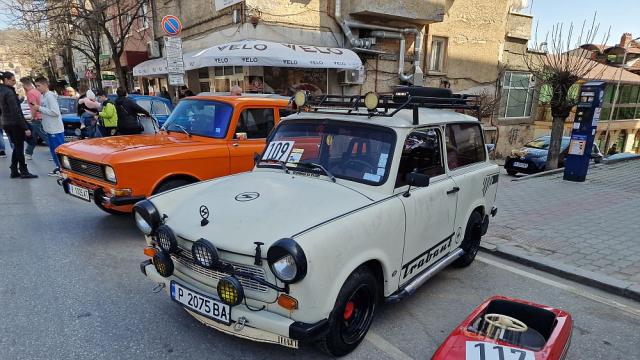 Малки, шумни и вечни: „Трабант фест“ във Велико Търново (ГАЛЕРИЯ)