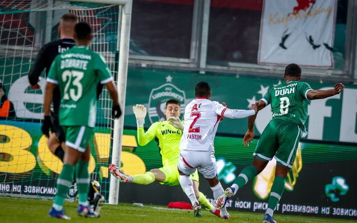 НА ЖИВО: Лудогорец 2:0 ЦСКА, Станич удвои за домакините