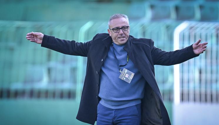 Футбол - Илиан Илиев: Дано тревата живне, този терен е мъчение и за нас, и за публиката