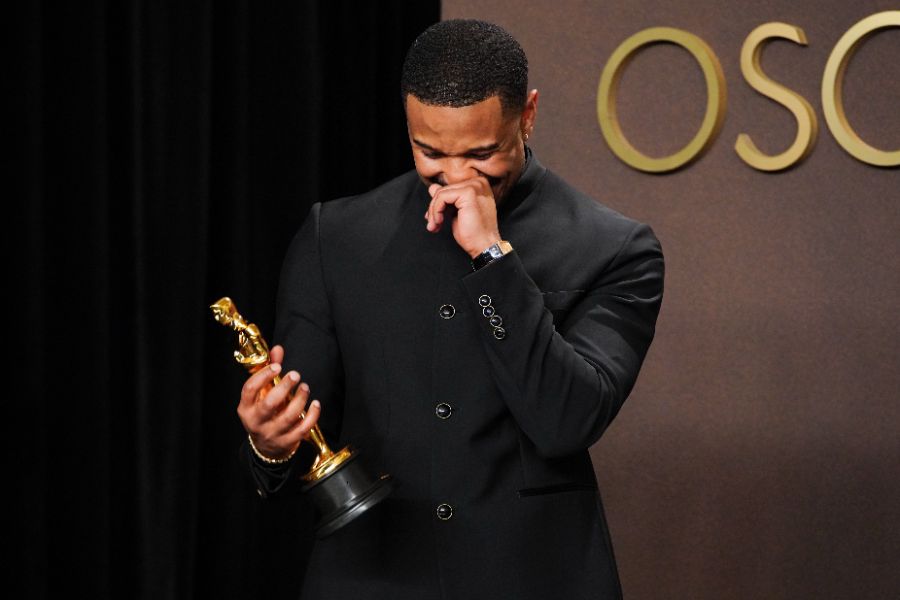 <p>Номинираният за първи път Майкъл Б. Джордан спечели "Оскар" за най-добър актьор за превъплъщението си в братя близнаци във филма на ужасите "Грешници".</p>