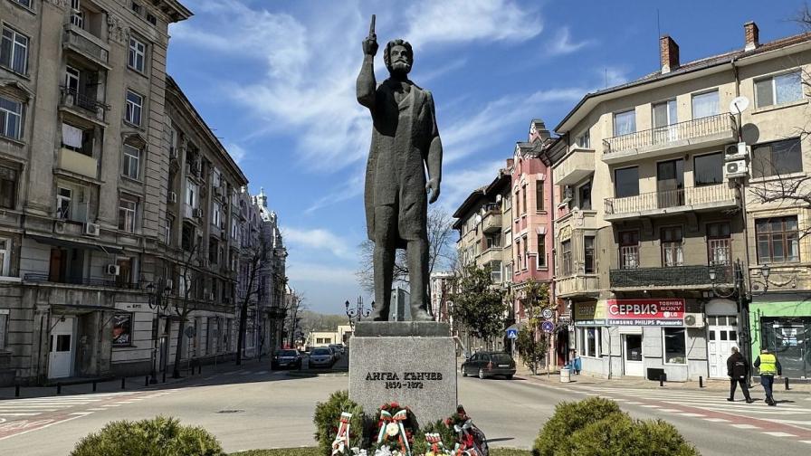 Паметникът на Ангел Кънчев в Русе