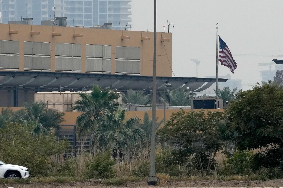Пожар в хотел в Багдад след атака с дрон