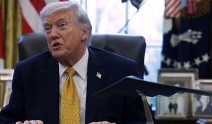 Тръмп: Просто ще продължим да ги бомбардираме