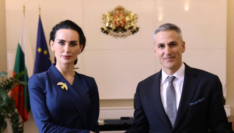 с - Гюров: Ще продължим да подкрепяме справедливата кауза на Украйна