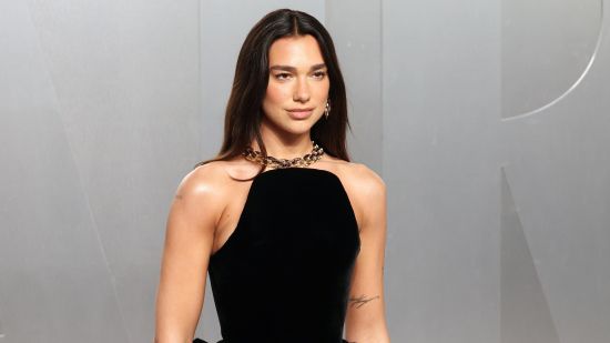 Dua Lipa критикува дискурса около досиетата „Епстийн“: „Оказва лоша услуга на всички жертви“