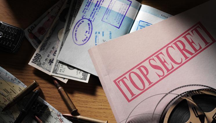 секретни документи - НА КИРКА: Бивш американски генерал загубил секретни документи за Украйна във влак