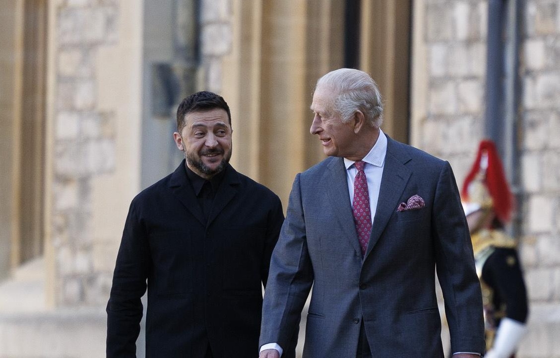 Зеленски и крал Чарлз Трети се срещнаха в Бъкингамския дворец