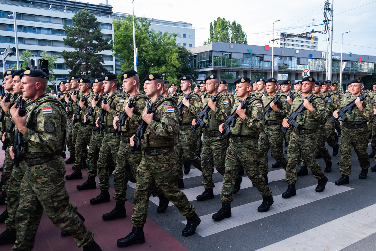 Хърватия връща военното обучение и казармата