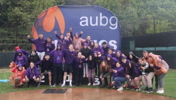 агро - За първа пролет:  Студенти даряват футболен мач на децата на Криско