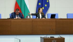 <p>Рая Назарян към депутатите от&nbsp;51-вото НС:&nbsp;Бъдете достойни&nbsp;</p>