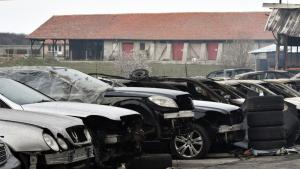 Пожар изпепели 50 коли в автоморга в Хасково